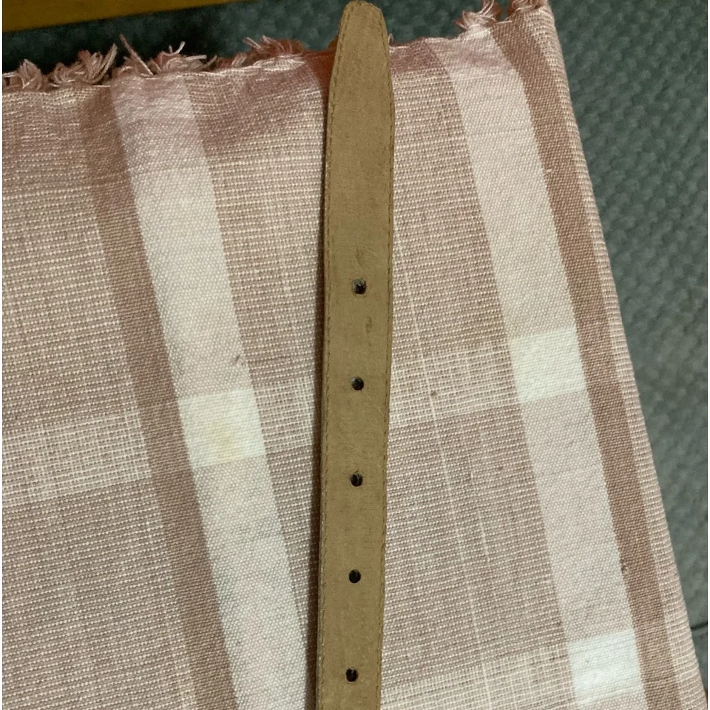 Beacon Hill Skinny White Leather Belt w Gold Buckle Sz L. USED; Good Condition - Picture 6 of 8